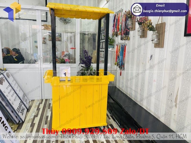 Kinh doanh vỉa hè cùng với quầy gỗ bán trà chanh đẹp giá rẻ