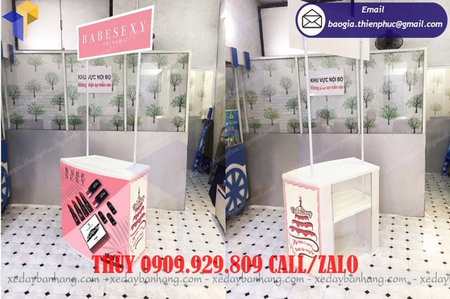 quầy nhựa bán mỹ phẩm
