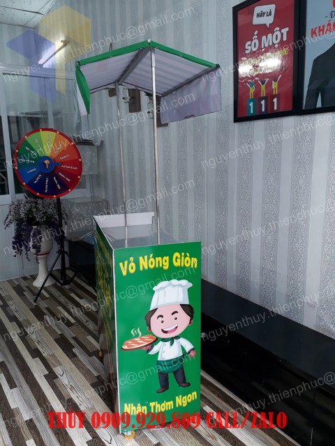 quầy xe bán bánh mì que