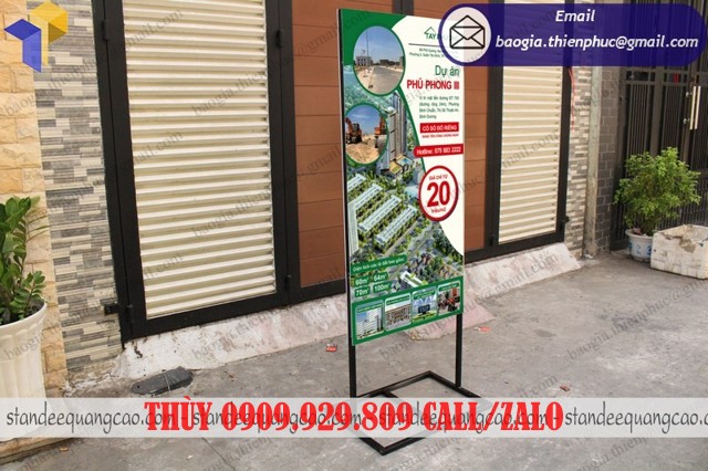 standee hai mặt giá rẻ