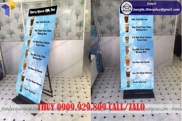 standee sắt chân xếp ngoài trời