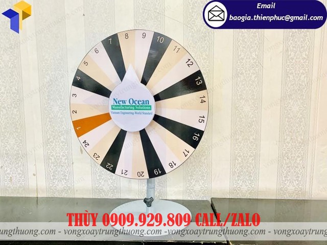 vòng quay may mắn để bàn