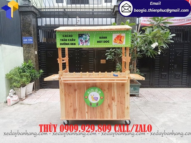 quầy gỗ bán thức ăn vặt