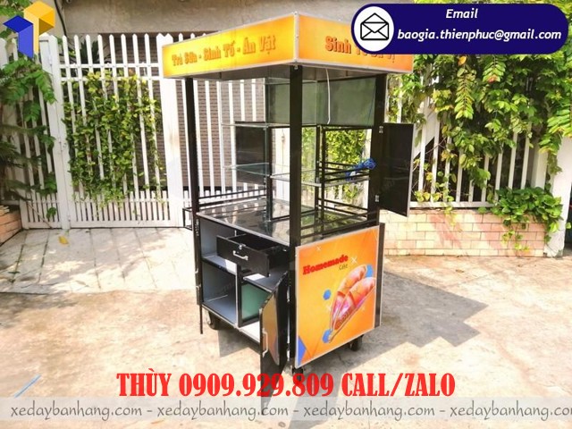 quầy bán trà sữa ăn vặt