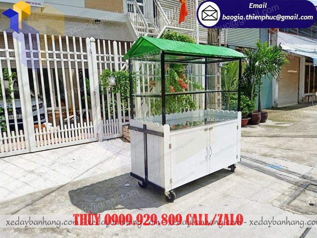 tủ bán bánh mì thịt