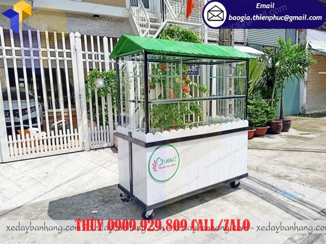 xe gỗ bán bánh mì