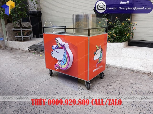 quầy xe bán hủ tíu hiện đại