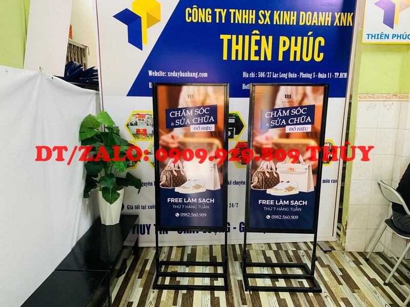 Khung standee sắt hai mặt chịu gió đẹp