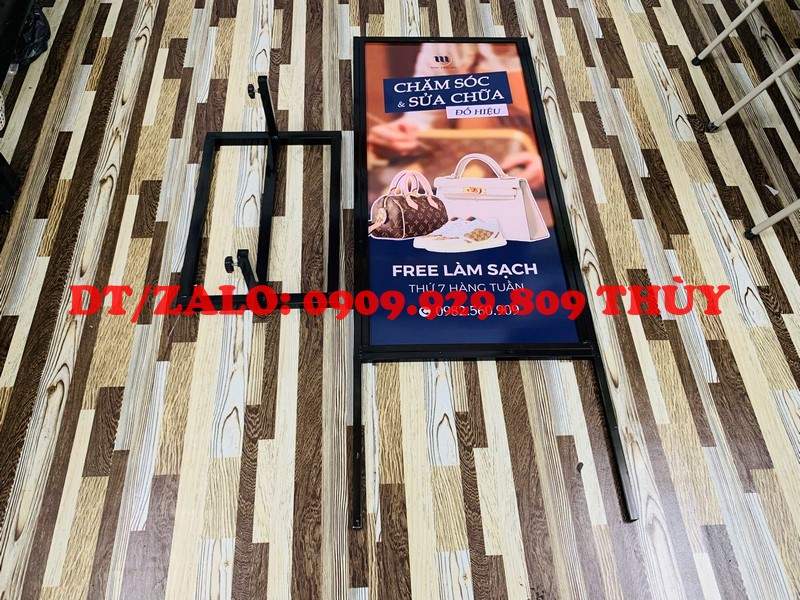 Khung standee sắt hai mặt chịu gió ngoài trời