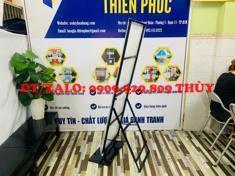 standee lắp ráp khung sắt chân xếp đa năng