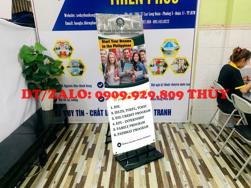 standee lắp ráp khung sắt chân xếp ngoài trời