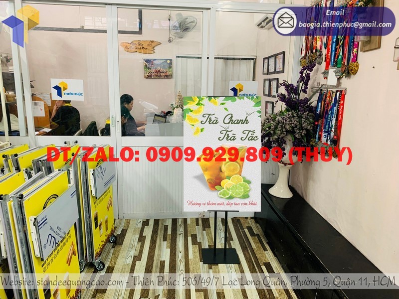 Standee menu chữ H quảng cáo