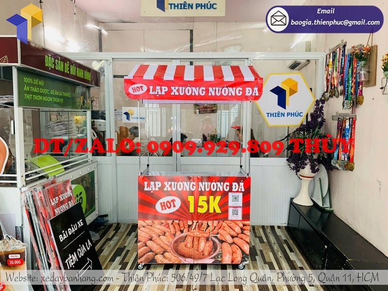 tủ bán đồ ăn vặt xếp gọn vỉa hè
