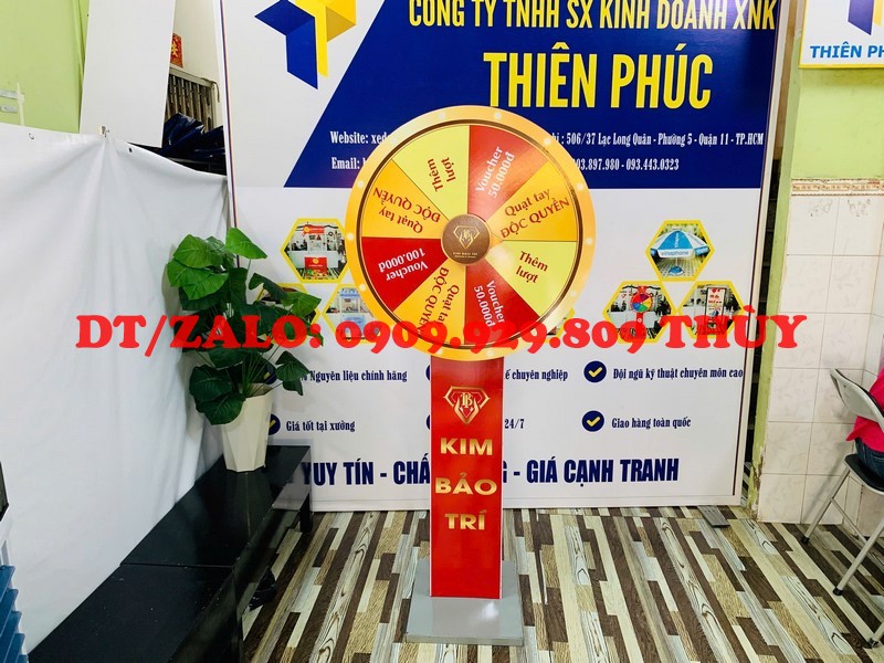 vòng quay random bảng trụ quảng cáo