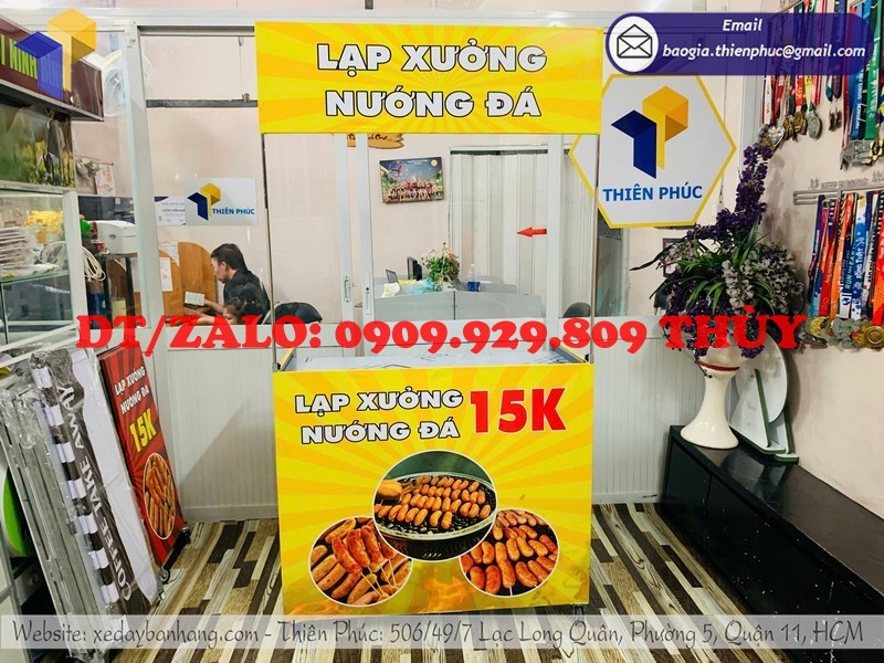 xe bán lạp xưởng nướng đá gấp gọn