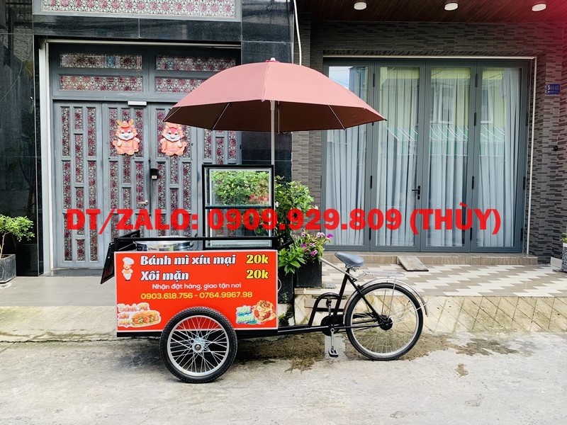 Xe đạp bán bánh mì xíu mại xôi mặn